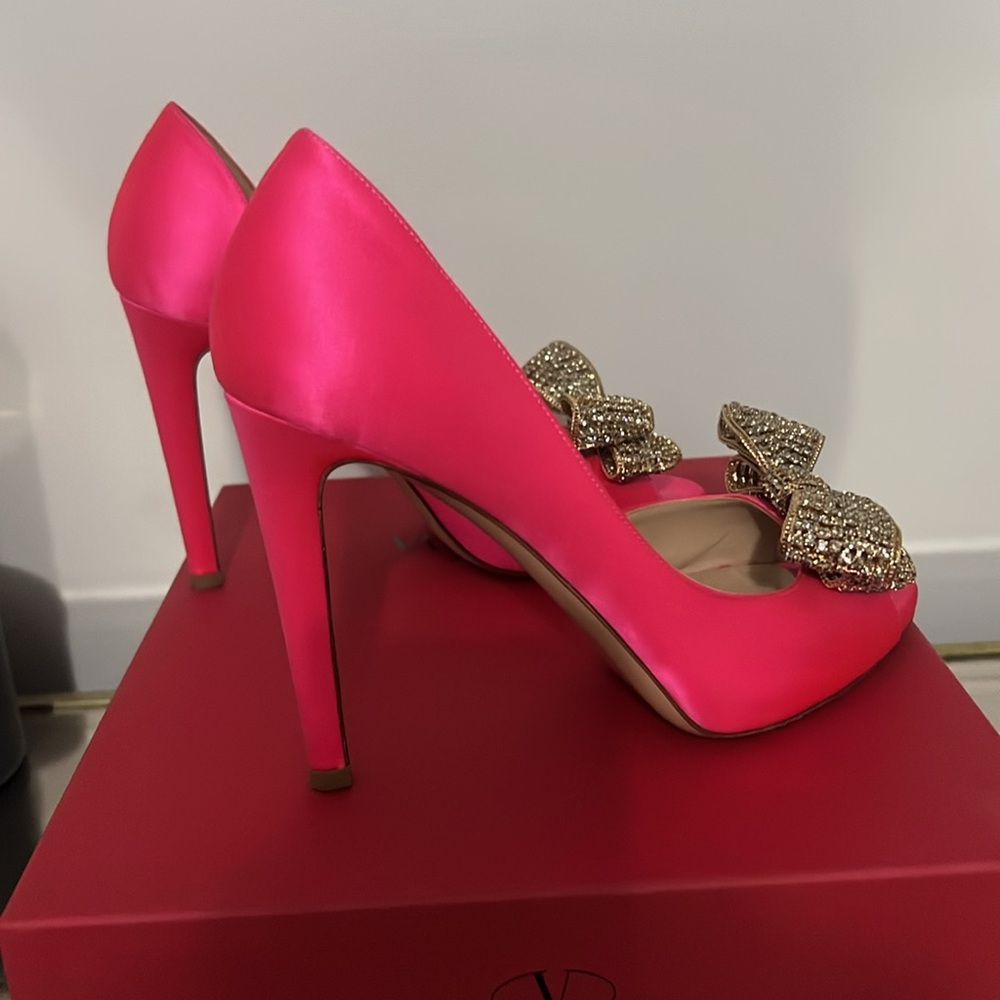 Valentino Hot pink size 8 satin rhinestone Bow heels gently worn condition w-box - Picture 6 of 10